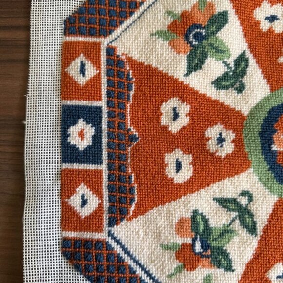 Vintage European Needlepoint Folk Art Flowers Octagon 14.5 x 15" Unframed - Picture 4 of 9